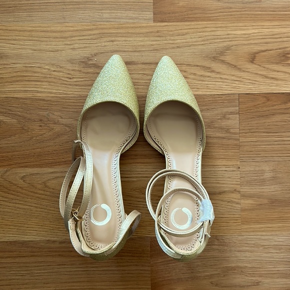 GOLDEN PUMPS BRAND NEW UNWORN UNTOUCHED - Picture 1 of 2